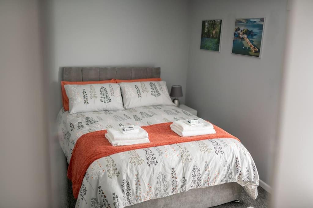 2 Bed Sleeps 4 Central Haverfordwest Town House Exterior foto